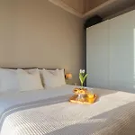 Sunset Terrace Loft - View On דירה