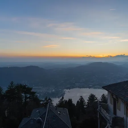 Daire Sunset Terrace Loft - View On By Rent Brunate