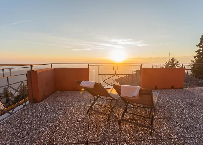 Sunset Terrace Loft - View On By Rent